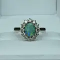 Pierścionek z opalem i diamentami